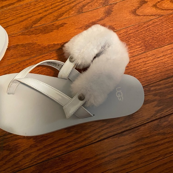 UGG flip flops - Picture 2 of 3